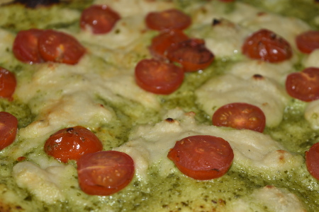 Vegan pesto pizza - yum!