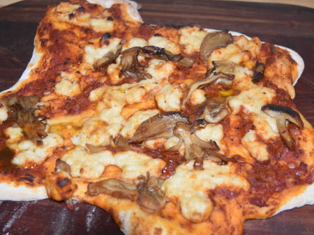 Vegan pizza funghi - all cooked and ready to eat!