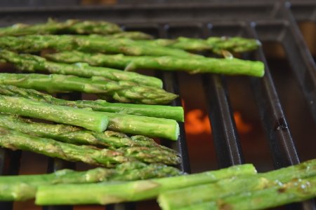 Some tasty barbecue grilled asparagus