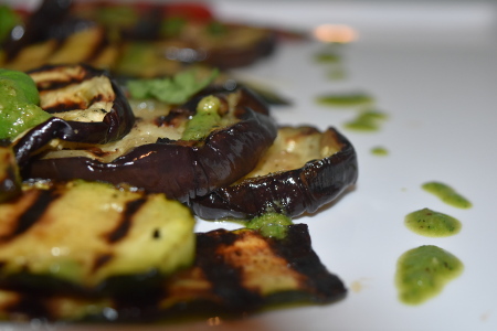 Grilled aubergine slices with the pesto dressing